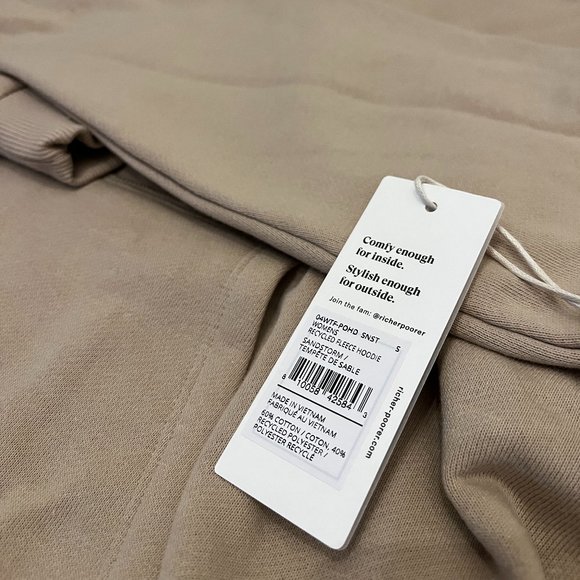 Richer Poorer Recycled Fleece Sweat Set in Sandstorm - Picture 8 of 9